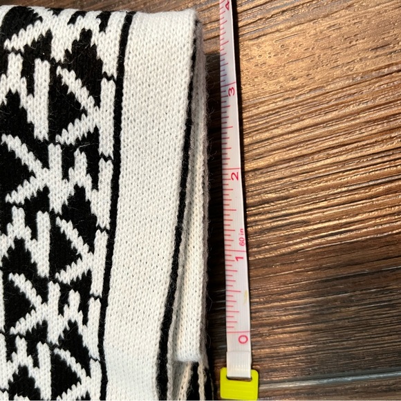 NWT Michael Kors Hat, Gloves and Scarf set.  $148 MSRP! - Picture 12 of 12